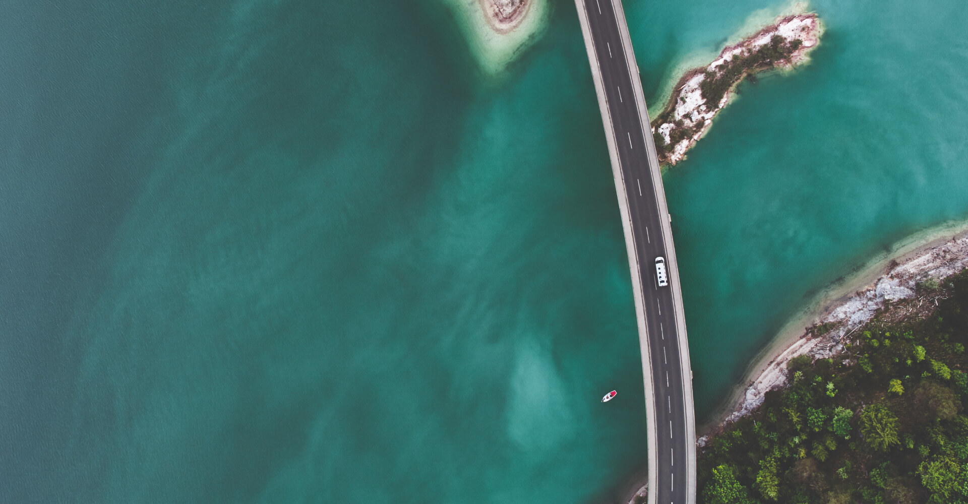 Drohnenaufnahme von Brücke mit Rüdinger Sprinter